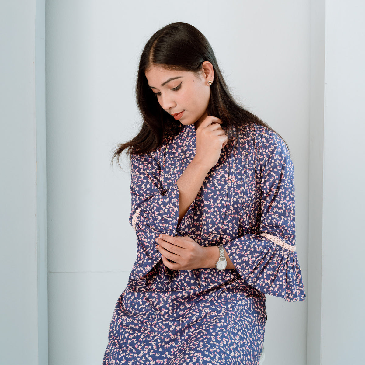 Tidy Neckline With Shape