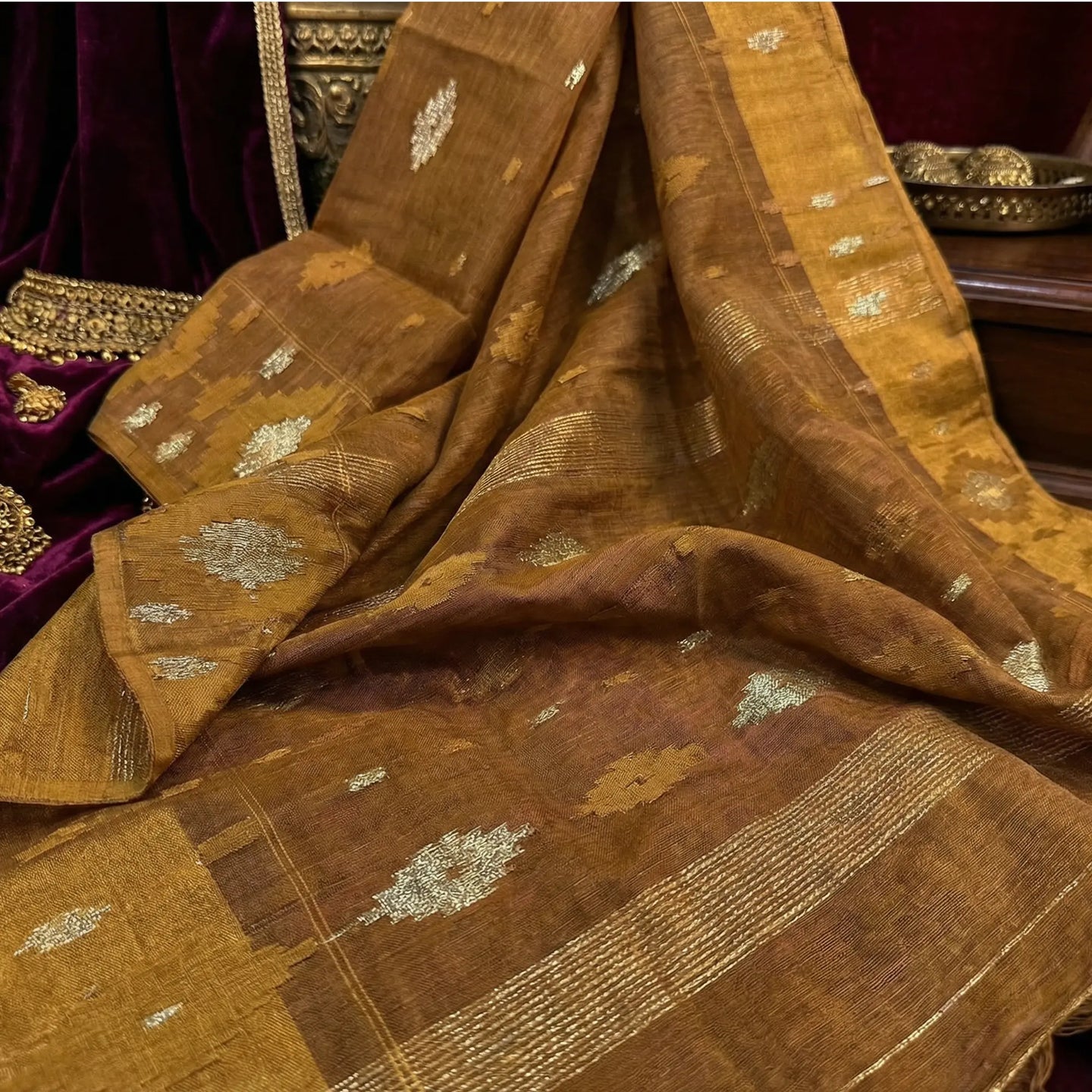 Earthy Brown Handloom Dhakai Jamdani Saree: Soft Texture, Traditional Motifs