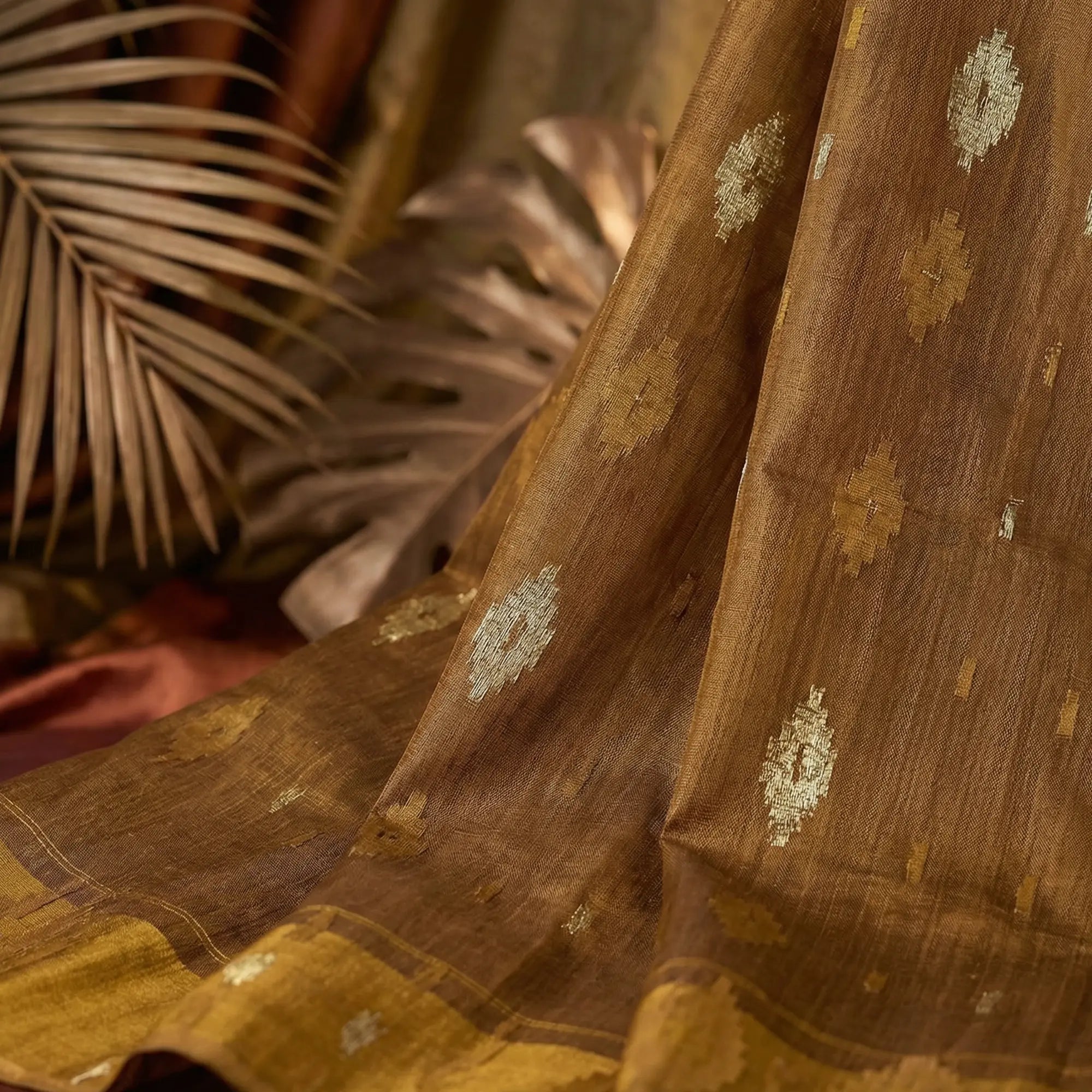 Earthy Brown Handloom Dhakai Jamdani Saree: Soft Texture, Traditional Motifs