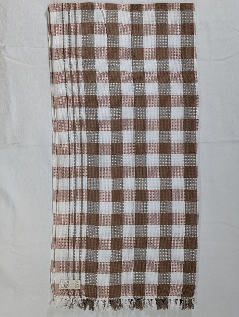 DURABLE HAND-STITCHED FINISH