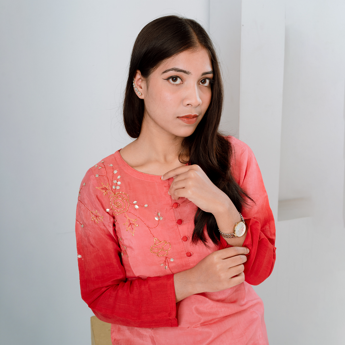 Round Neck, Loop Button